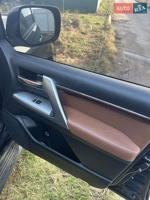 Внедорожник / Кроссовер Toyota Land Cruiser 2014 в Киеве фото 29 Внедорожник / Кроссовер Toyota Land Cruiser 2014 в Киеве