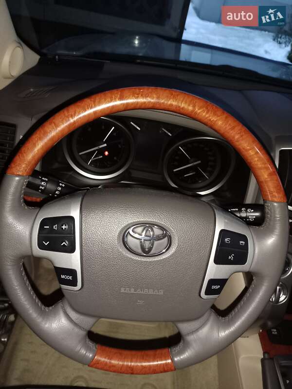 Позашляховик / Кросовер Toyota Land Cruiser 2013 в Чернігові