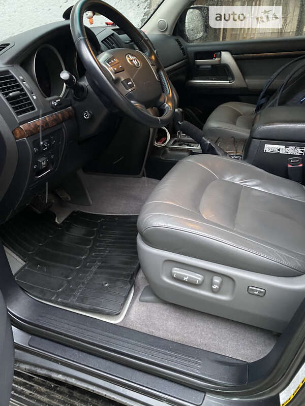Позашляховик / Кросовер Toyota Land Cruiser 2011 в Львові фото 4 Позашляховик / Кросовер Toyota Land Cruiser 2011 в Львові