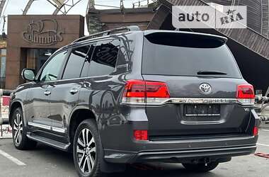 Внедорожник / Кроссовер Toyota Land Cruiser 2018 в Киеве