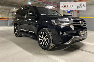 Внедорожник / Кроссовер Toyota Land Cruiser 2016 в Измаиле