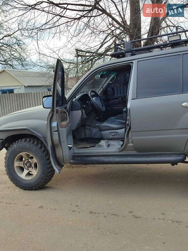 Внедорожник / Кроссовер Toyota Land Cruiser 2003 в Первомайске