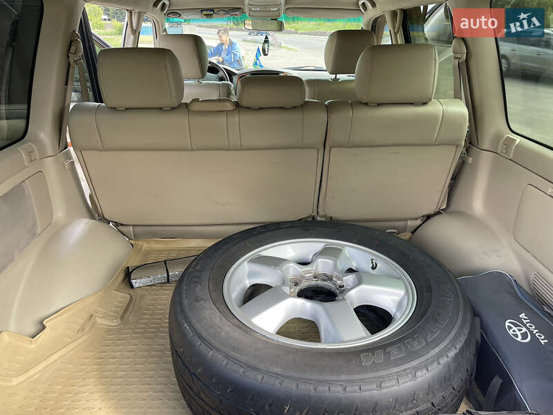 Внедорожник / Кроссовер Toyota Land Cruiser 2003 в Шполе