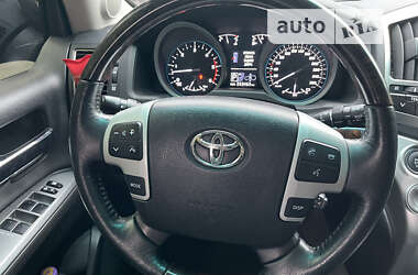 Позашляховик / Кросовер Toyota Land Cruiser 2012 в Луцьку