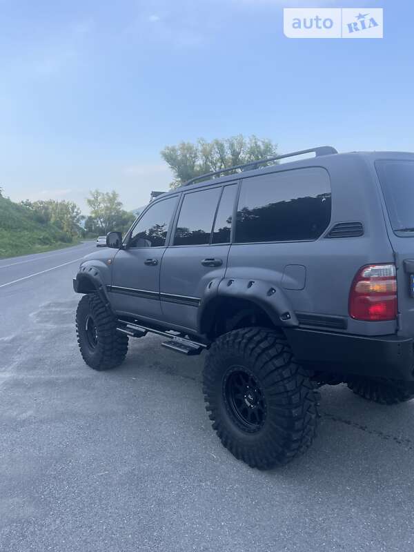 Позашляховик / Кросовер Toyota Land Cruiser 2001 в Великому Березному