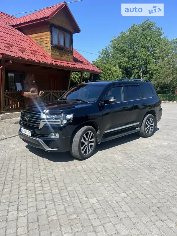 Позашляховик / Кросовер Toyota Land Cruiser 2017 в 