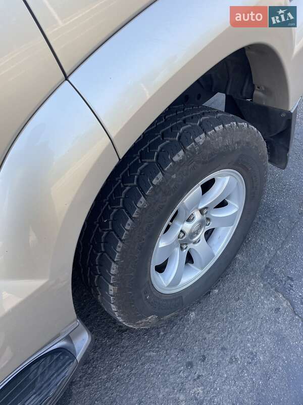 Позашляховик / Кросовер Toyota Land Cruiser 2006 в Кривому Розі