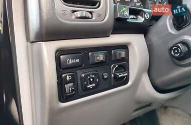 Позашляховик / Кросовер Toyota Land Cruiser 2001 в 