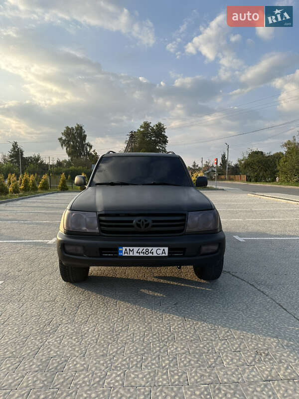 Позашляховик / Кросовер Toyota Land Cruiser 2004 в 