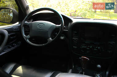 Внедорожник / Кроссовер Toyota Land Cruiser 1999 в 