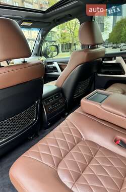 Внедорожник / Кроссовер Toyota Land Cruiser 2017 в 