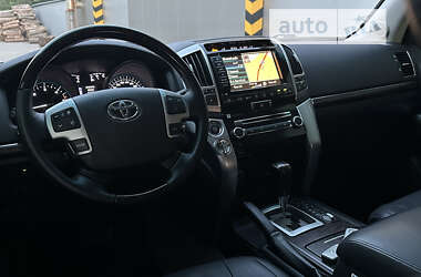 Внедорожник / Кроссовер Toyota Land Cruiser 2013 в Кельменцах