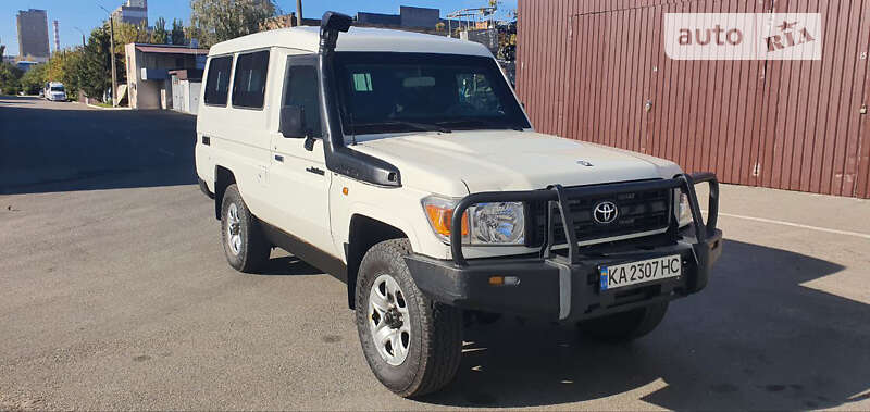 Внедорожник / Кроссовер Toyota Land Cruiser 2014 в Киеве