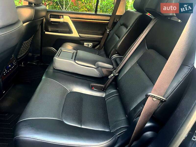 Внедорожник / Кроссовер Toyota Land Cruiser 2018 в Киеве