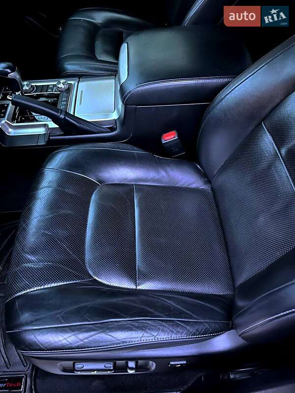 Внедорожник / Кроссовер Toyota Land Cruiser 2018 в Киеве