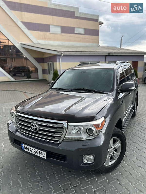 Позашляховик / Кросовер Toyota Land Cruiser 2013 в Радомишлі