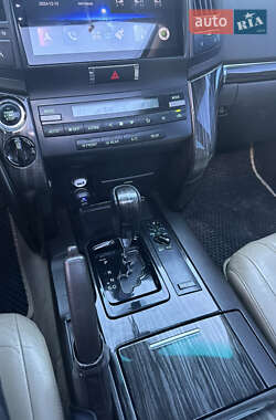 Внедорожник / Кроссовер Toyota Land Cruiser 2008 в 