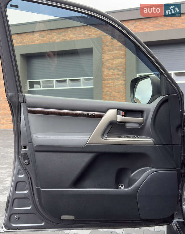 Внедорожник / Кроссовер Toyota Land Cruiser 2008 в Черновцах