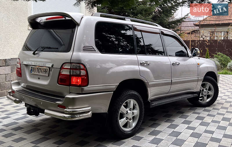 Позашляховик / Кросовер Toyota Land Cruiser 2003 в Мукачевому