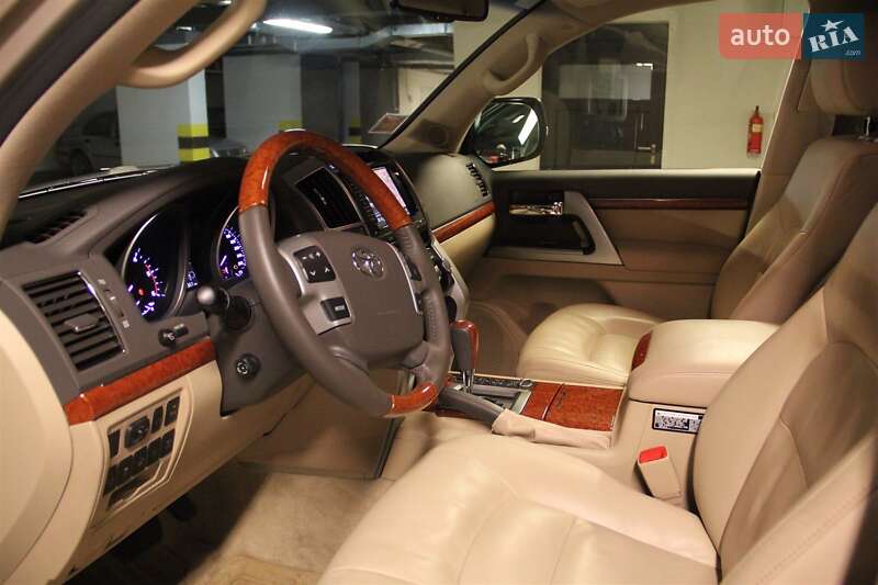 Внедорожник / Кроссовер Toyota Land Cruiser 2012 в Киеве фото 7 Внедорожник / Кроссовер Toyota Land Cruiser 2012 в Киеве