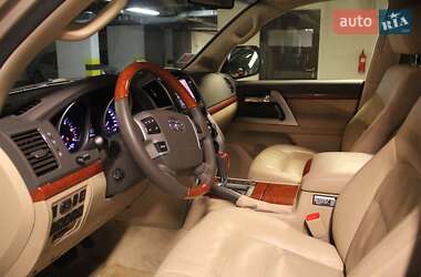 Внедорожник / Кроссовер Toyota Land Cruiser 2012 в 