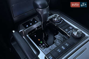 Внедорожник / Кроссовер Toyota Land Cruiser 2019 в 