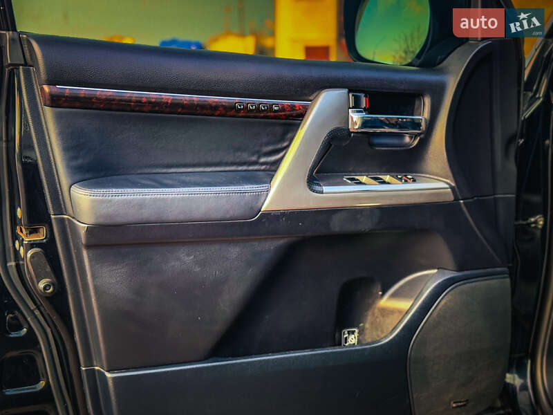 Внедорожник / Кроссовер Toyota Land Cruiser 2012 в Николаеве