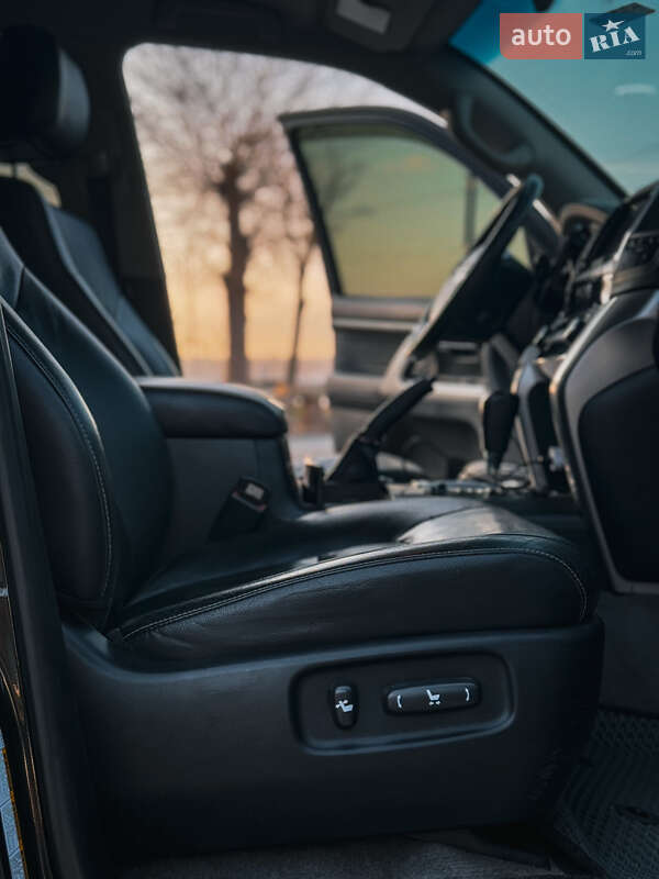 Внедорожник / Кроссовер Toyota Land Cruiser 2012 в Николаеве