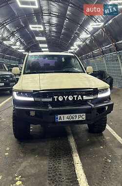 Позашляховик / Кросовер Toyota Land Cruiser 2000 в Києві