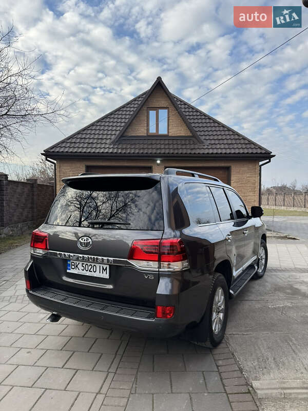 Внедорожник / Кроссовер Toyota Land Cruiser 2019 в Рокитном