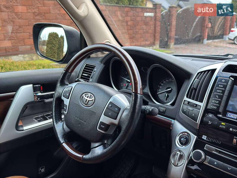Позашляховик / Кросовер Toyota Land Cruiser 2014 в Рівному