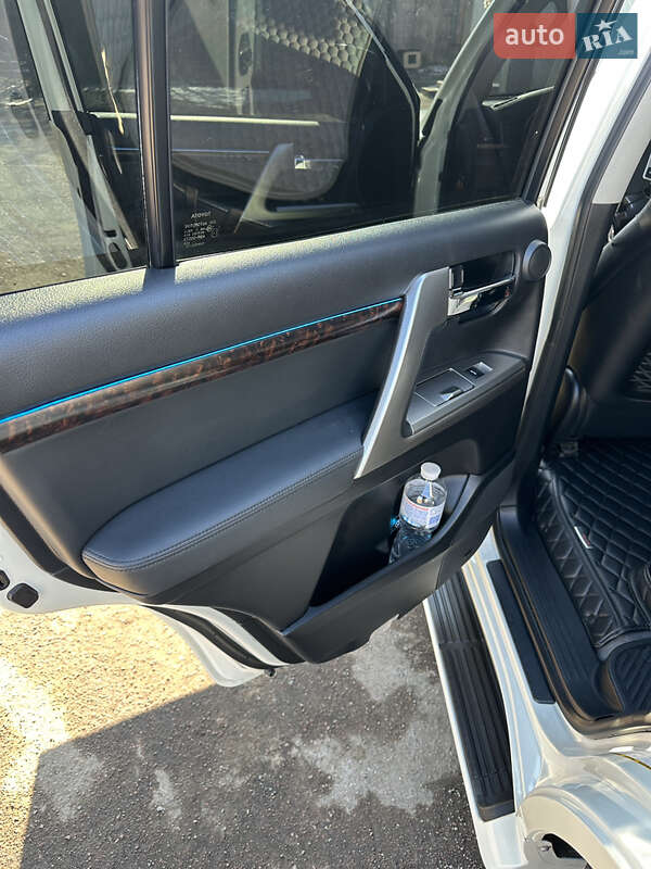 Внедорожник / Кроссовер Toyota Land Cruiser 2013 в Житомире