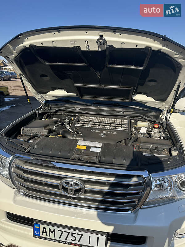 Внедорожник / Кроссовер Toyota Land Cruiser 2013 в Житомире