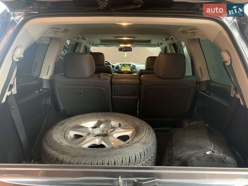 Внедорожник / Кроссовер Toyota Land Cruiser 2010 в Вышгороде