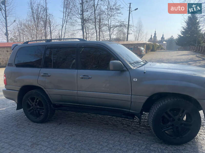 Внедорожник / Кроссовер Toyota Land Cruiser 2002 в Черновцах