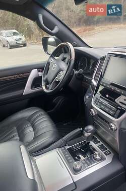 Внедорожник / Кроссовер Toyota Land Cruiser 2020 в 