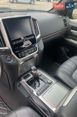Внедорожник / Кроссовер Toyota Land Cruiser 2020 в 