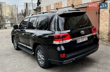 Позашляховик / Кросовер Toyota Land Cruiser 2017 в 
