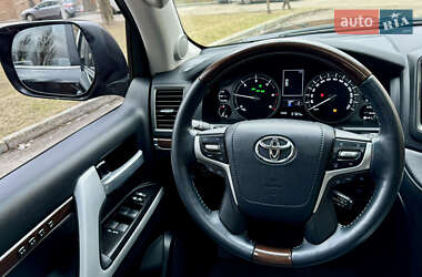 Позашляховик / Кросовер Toyota Land Cruiser 2017 в 