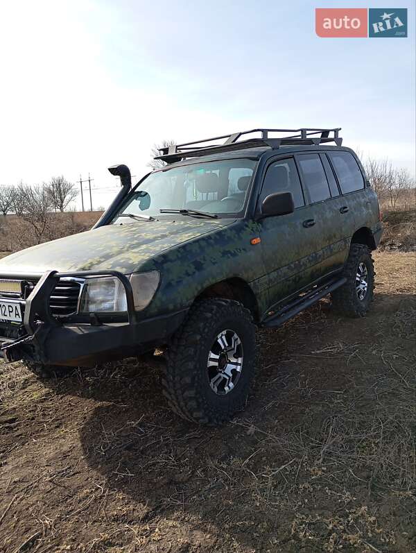Внедорожник / Кроссовер Toyota Land Cruiser 2000 в Обухове