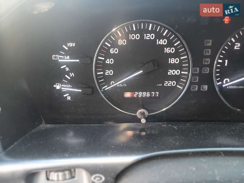 Внедорожник / Кроссовер Toyota Land Cruiser 2005 в Ровно