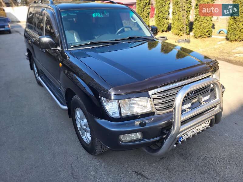 Внедорожник / Кроссовер Toyota Land Cruiser 2005 в Ровно