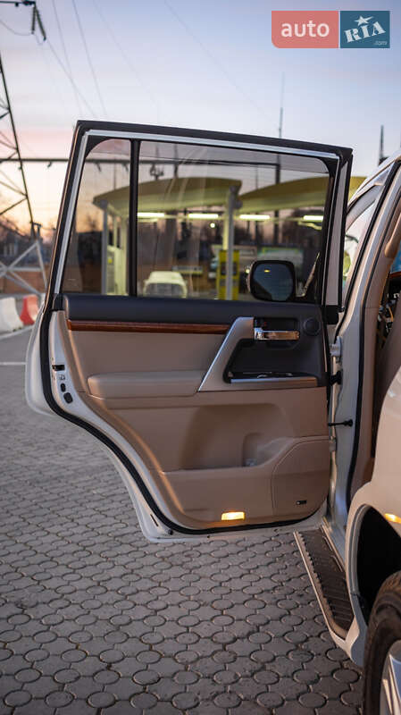 Позашляховик / Кросовер Toyota Land Cruiser 2013 в Чернівцях