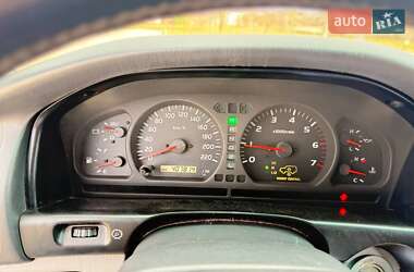 Внедорожник / Кроссовер Toyota Land Cruiser 2002 в 