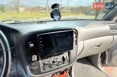 Внедорожник / Кроссовер Toyota Land Cruiser 2002 в 
