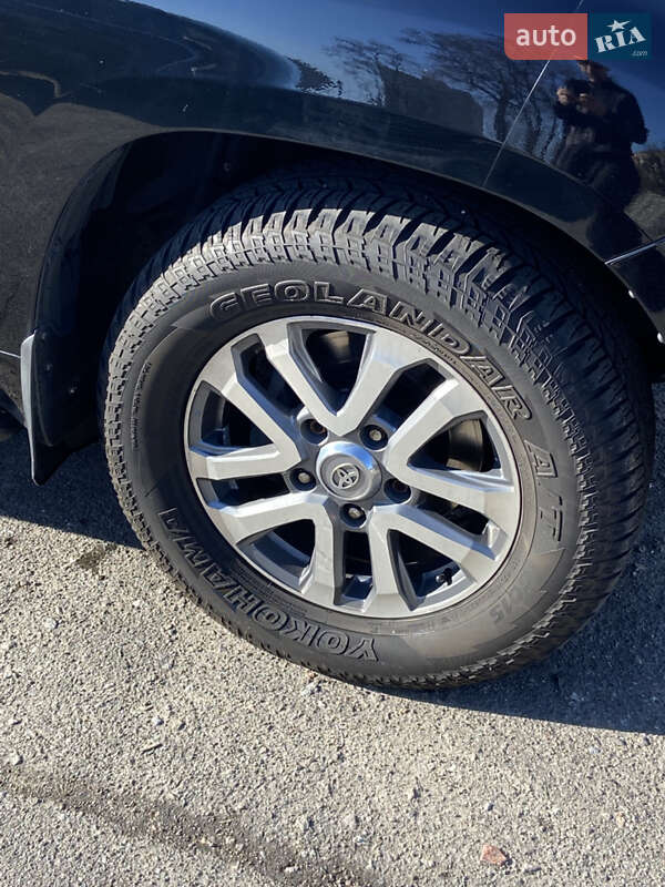 Позашляховик / Кросовер Toyota Land Cruiser 2013 в Києві