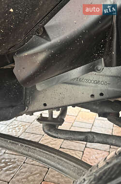 Внедорожник / Кроссовер Toyota Land Cruiser 2001 в 