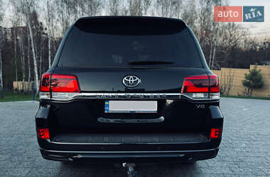 Внедорожник / Кроссовер Toyota Land Cruiser 2018 в 