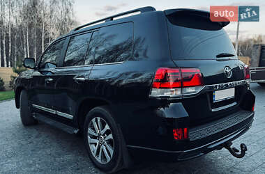 Внедорожник / Кроссовер Toyota Land Cruiser 2018 в 