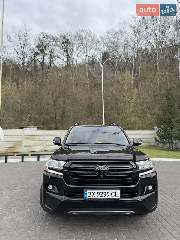 Внедорожник / Кроссовер Toyota Land Cruiser 2016 в 